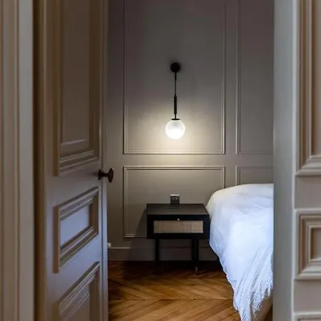 Apartment Luxury - Champs-elysees Paris