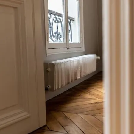Luxury - Champs-elysees Apartment Paris
